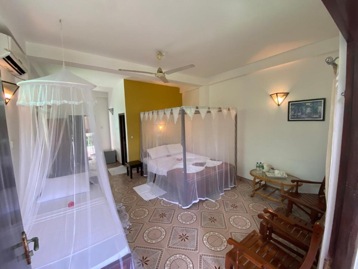 Una Beach Hotel & Olu Cafe Unawatuna Eksteriør bilde
